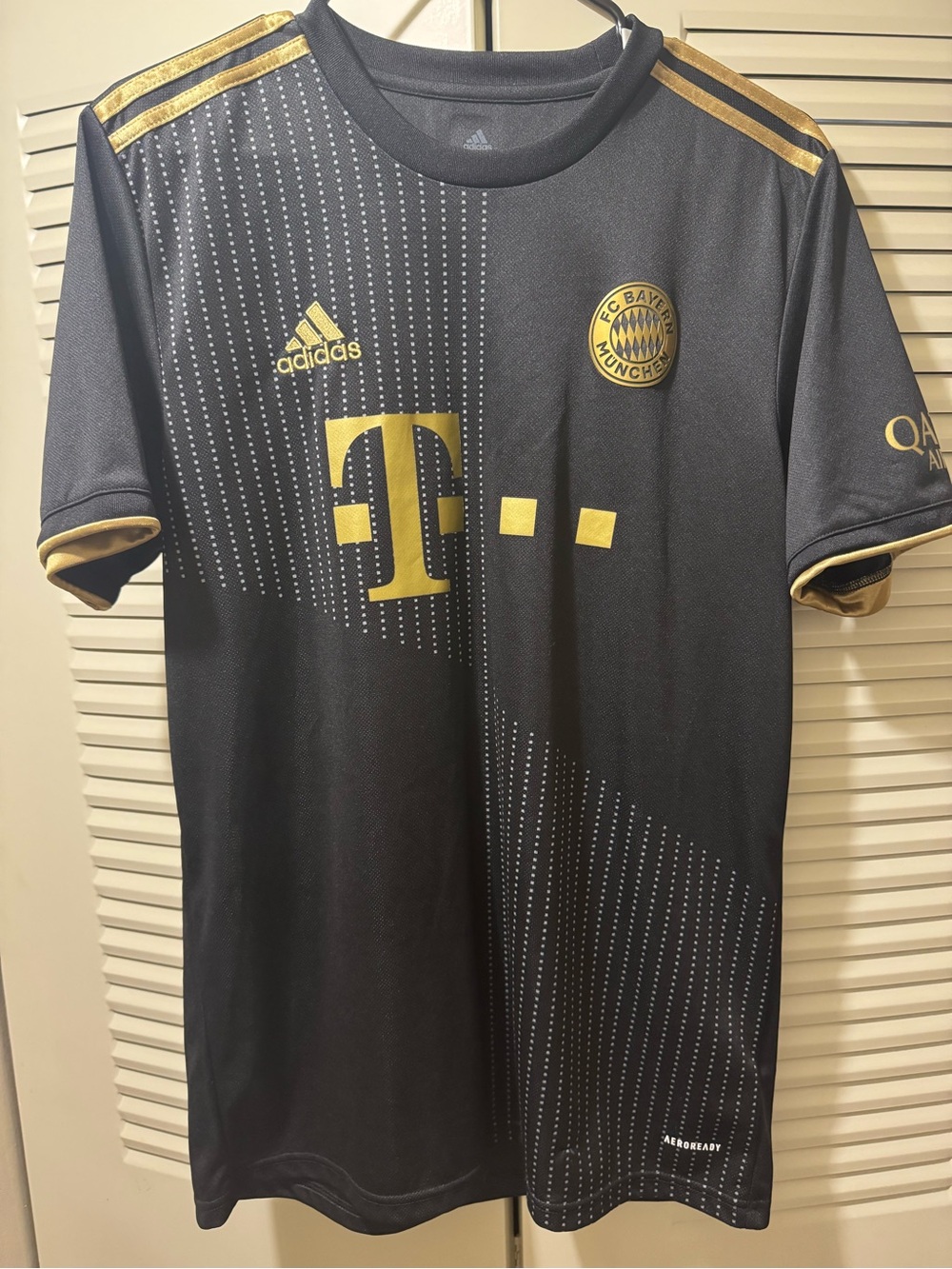 adidas Men’s Authentic FC Bayern Munich Kit
